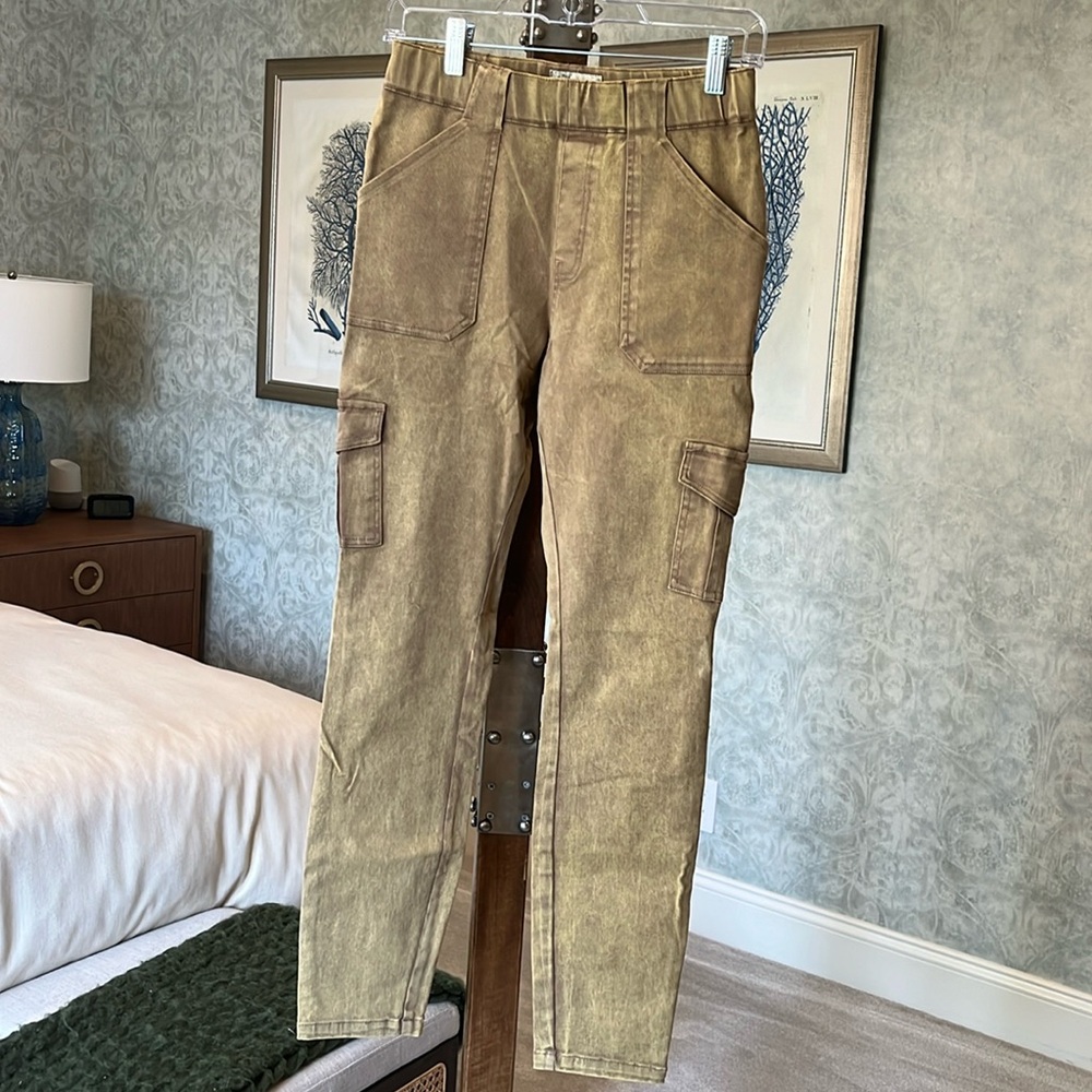 NWOT slim stretch cargo pants